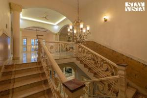 StayVista at The Courtyard Estate with Regal Interiors & Lawn