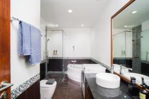 Surin Park Spacious 3 Bed Sea View by Destada