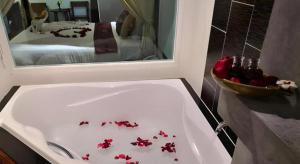 Tanawan Phuket Hotel