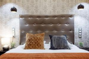 Super Central Cosy 2BR Near NewYork Cafe w Balcony