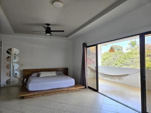 Modern Luxury Apartment In town and Peaceful with AC and hot water