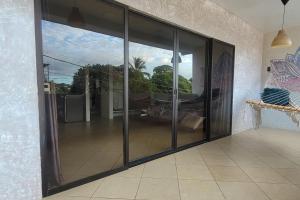 Modern Luxury Apartment In town and Peaceful with AC and hot water