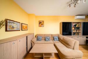Cozy 1BD Apartment with Balcony by Flat Mаnager
