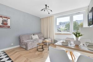 Comfortable Family Apartment with Balcony in Gdynia by Noclegi Renters