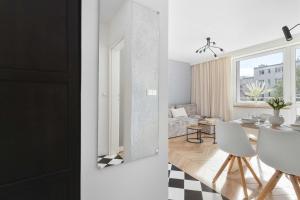 Comfortable Family Apartment with Balcony in Gdynia by Noclegi Renters