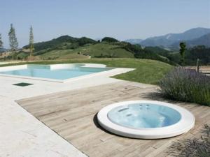 Rustic holiday home in Urbania with bubble bath