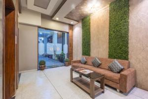 Treebo Shree Sai Suites - 2km from Mahalaxmi Temple