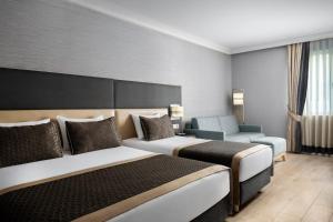 Darkhill Hotel
