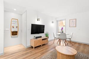Modern 1BR Apartment - Brand New Bonjardim H
