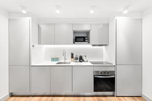 Modern 1BR Apartment - Brand New Bonjardim H