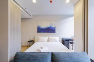 Modern Luxury Condo Center of BKK! 3 min walk MRT!