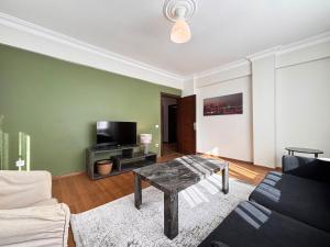 Modern 3BR Near Metro and Cevahir