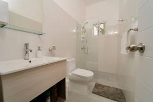 Family Villa with Pool, BBQ, 5 Min from Macao Beach