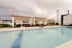 Family Villa with Pool, BBQ, 5 Min from Macao Beach