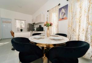 Family Villa with Pool, BBQ, 5 Min from Macao Beach