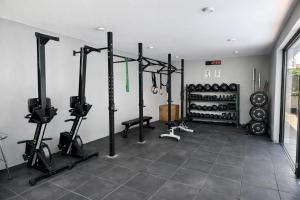 Avana Studio with Pool and Gym by YourHost