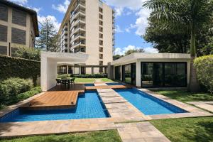 Avana Studio with Pool and Gym by YourHost