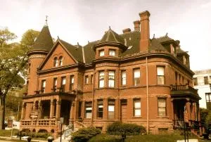 The Redstone Inn and Suites - Peosta