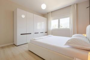 New Bazaar Apartment - Steps from City Center