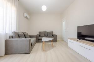 New Bazaar Apartment - Steps from City Center