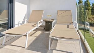 Stylish apartment with access to pool, gym & padel