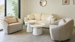 Stylish apartment with access to pool, gym & padel