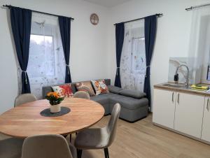 Apartma Pod Kostanjem