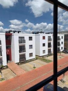 2 bd Aptmnt with pool and gym