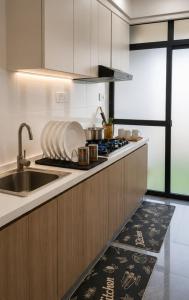 1 Bedroom Furnished Apartment in Kilimani - 2 Bathrooms, Gym & City Views