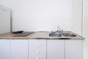 Maratońska Standard Apartment by BookingHost