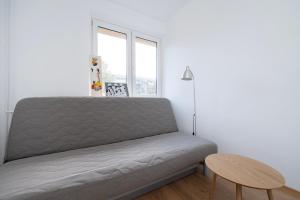Maratońska Standard Apartment by BookingHost