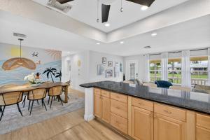 Tropical 4Bd Villa w Pool, Games & BBQ by Beach