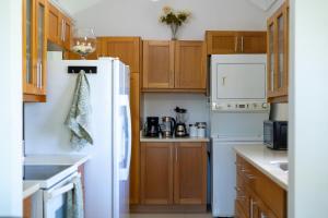 3BR Retreat with Pool, Gym & Private Beach Access in Richmond Estate