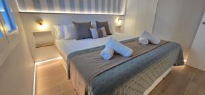 MRV Blue Coast King Bed by the Sea