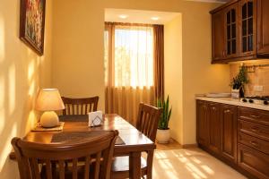 One bedroom king size center