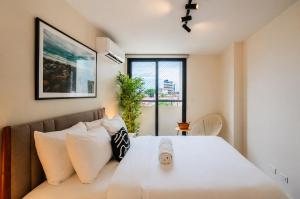 Rooftop Pool & City Views in Casco View