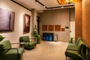 Rooftop Pool & City Views in Casco View