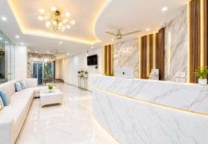 Premium Hotel Mahamaya M Shree Homestay - Near Shree Mahakal Temple and Railway Station - Fully Air Conditioned Room - wifi and off site Parking