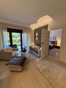 APARTAMENT PORT z ogrodem i widokiem na jezioro