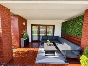 APARTAMENT PORT z ogrodem i widokiem na jezioro