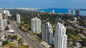 Comfort and amenities on Avenida Roosevelt