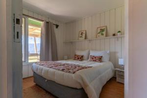 Lakefront Aculeo Red House Wifi Pet & Wood Hot Tub