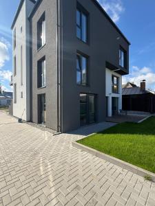 Kaunas Suburb Apartment with Terrace and Parking