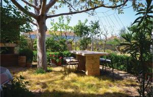 2 Bedroom Beautiful Apartment In Pakostane
