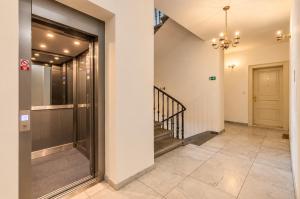 Cozy quiet new apartment in Karlin square