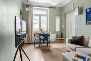 1875 Attic, Bathtub, Walking Street, Top Floor