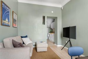 1875 Attic, Bathtub, Walking Street, Top Floor