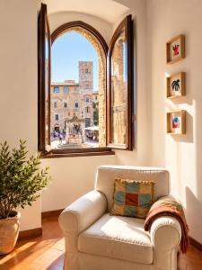 Cisterna Art Apartment , Piazza della Cisterna View