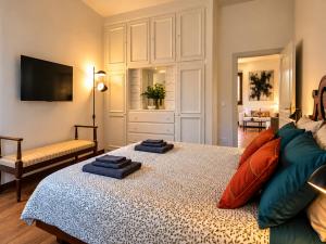 Cisterna Art Apartment , Piazza della Cisterna View