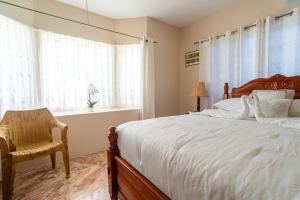 Spacious 3 bedroom 2 bathroom 3 beds Hosts 6 Montego Bay Jamaica